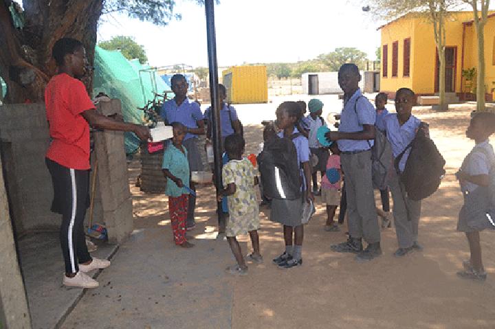 1 000 children flock to soup kitchen …as Five Rand Camp poverty levels escalate 1 000 children flock to soup kitchen …as Five Rand Camp poverty levels escalate
