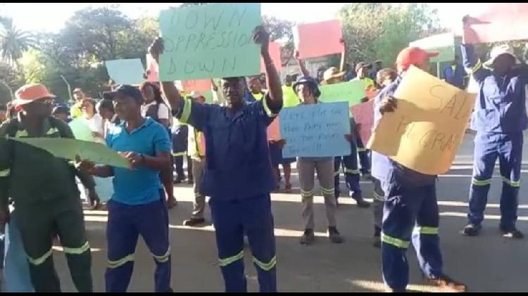 Otjiwarongo municipality workers vote for strike Otjiwarongo municipality workers vote for strike