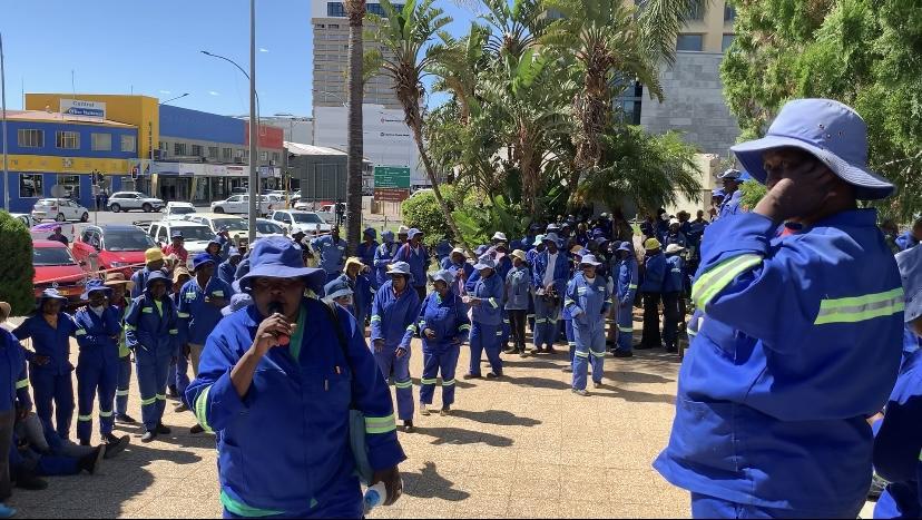 Labour Ministry Enforces Minimum Wage Law in Windhoek Labour Ministry Enforces Minimum Wage Law in Windhoek