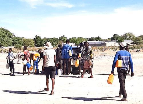 Angolan fuel traders decry police seizures at Oshikango Angolan fuel traders decry police seizures at Oshikango