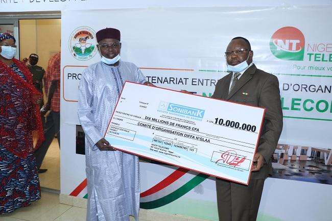 Diffa N’Glaa : Signature d’un protocole de partenariat de l’ordre de 211.351 .223Francs CFA entre Niger Télécom et le comité d’organisation Diffa N’Glaa : Signature d’un protocole de partenariat de l’ordre de 211.351 .223Francs CFA entre Niger Télécom et le comité d’organisation