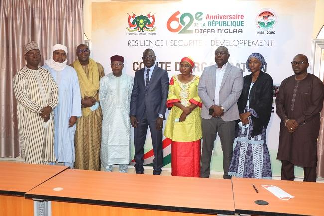 Diffa N’Glaa : 5 millions de CFA de SONILOGA au comité d’organisation au titre d’un protocole de partenariat Diffa N’Glaa : 5 millions de CFA de SONILOGA au comité d’organisation au titre d’un protocole de partenariat