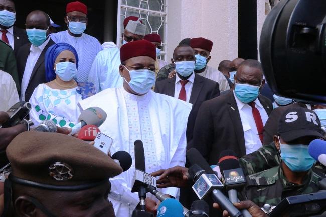 Elections au Niger : Le Président Issoufou salue le civisme, la sagesse et la maturité politique des nigériens Elections au Niger : Le Président Issoufou salue le civisme, la sagesse et la maturité politique des nigériens