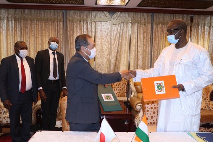 Plus de 1,5 milliards de CFA de don du Japon au Niger, objet d’un échange de notes entre les autorités des deux pays Plus de 1,5 milliards de CFA de don du Japon au Niger, objet d’un échange de notes entre les autorités des deux pays