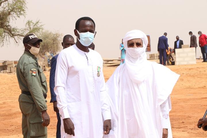 Niamey : Mohamed Moustapha Mouctari allias ‘’Mamane le Gondwanais’’ fait chevalier dans l’ordre national du Niger Niamey : Mohamed Moustapha Mouctari allias ‘’Mamane le Gondwanais’’ fait chevalier dans l’ordre national du Niger