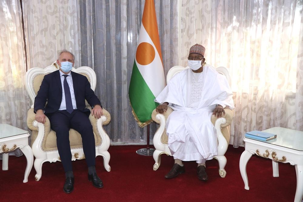 Le Premier Ministre Ouhoumoudou Mahamadou reçoit le Vice-président du Bureau Veritas Le Premier Ministre Ouhoumoudou Mahamadou reçoit le Vice-président du Bureau Veritas