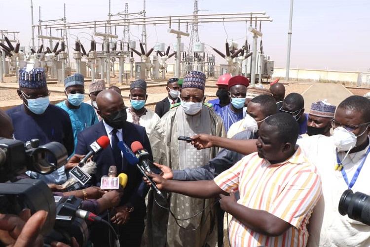Le Premier Ministre Ouhoumoudou Mahamadou sur les sites des centrales électriques de Goudel et Gorou Banda : S’assurer de la disponibilité de l’énergie électrique pour les populations Le Premier Ministre Ouhoumoudou Mahamadou sur les sites des centrales électriques de Goudel et Gorou Banda : S’assurer de la disponibilité de l’énergie électrique pour les populations