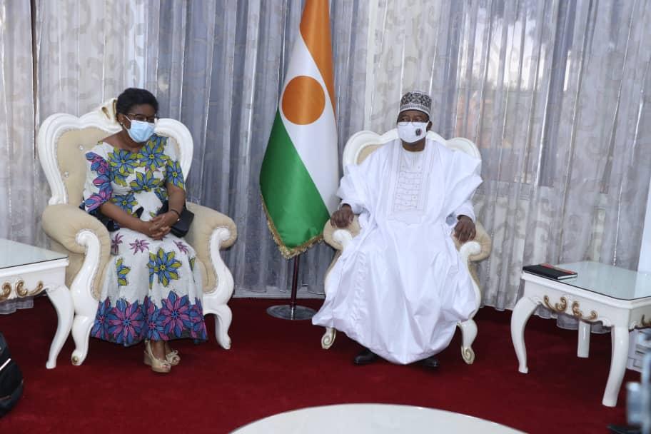 Le Premier Ministre Ouhoumoudou Mahamadou reçoit la Vice-présidente de Search for Common Ground Le Premier Ministre Ouhoumoudou Mahamadou reçoit la Vice-présidente de Search for Common Ground