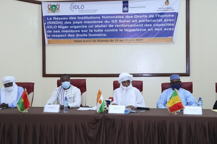 Niamey : Le RINDH organise un atelier sous régional sur le thème de la lutte contre le terrorisme et le respect des Droits de l’Homme Niamey : Le RINDH organise un atelier sous régional sur le thème de la lutte contre le terrorisme et le respect des Droits de l’Homme