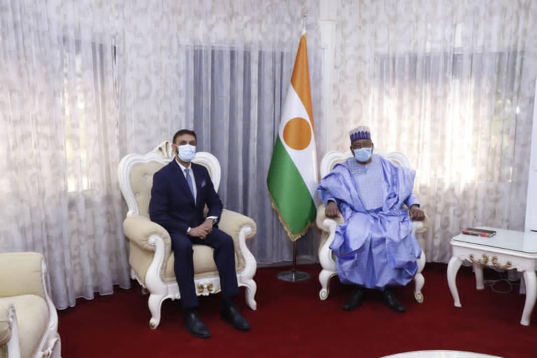 L' Ambassadeur d'Italie au Niger fait ses adieux au Premier Ministre Ouhoumoudou Mahamadou L' Ambassadeur d'Italie au Niger fait ses adieux au Premier Ministre Ouhoumoudou Mahamadou