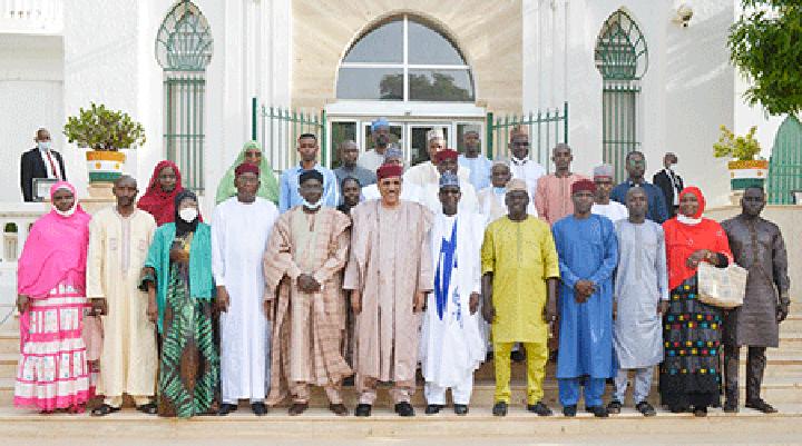 Le Président de la République reçoit une délégation des retournés de Baroua (Diffa) Le Président de la République reçoit une délégation des retournés de Baroua (Diffa)