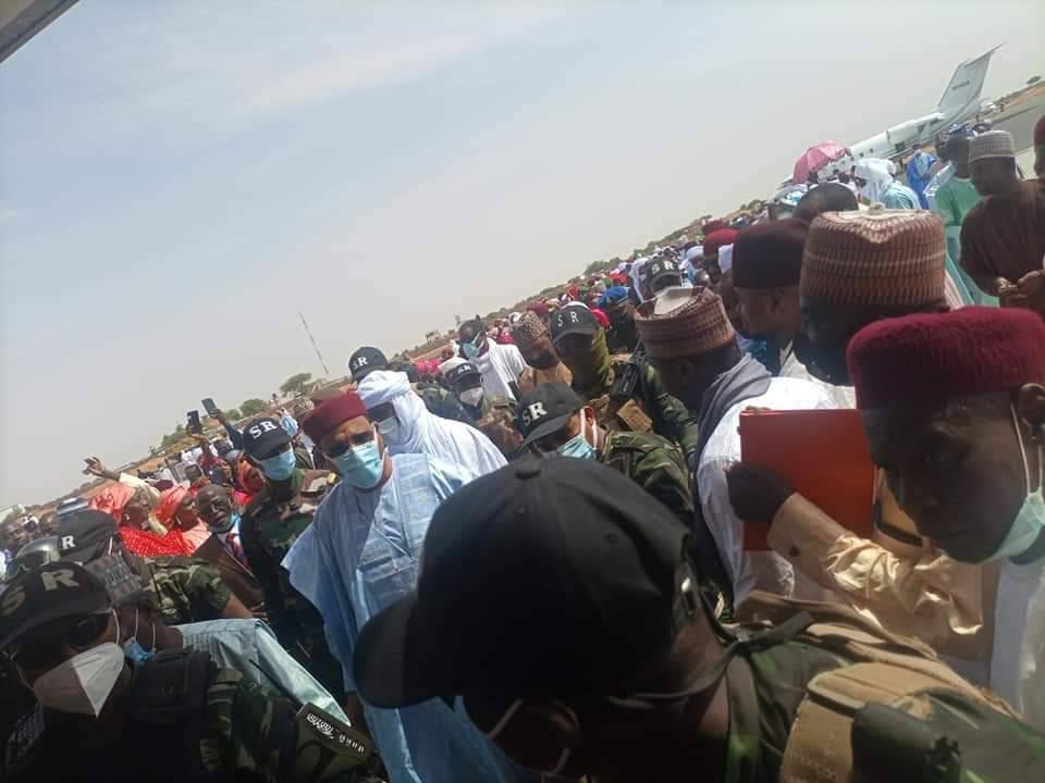 Le Président Mohamed Bazoum à Diffa : Marquer la solidarité de la Nation dans le retour des déplacés à leurs villages d’origine Le Président Mohamed Bazoum à Diffa : Marquer la solidarité de la Nation dans le retour des déplacés à leurs villages d’origine