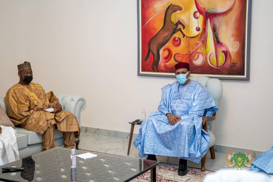 LE Président Mohamed Bazoum reçoit Le Gouverneur de L’Etat de Borno à Diffa LE Président Mohamed Bazoum reçoit Le Gouverneur de L’Etat de Borno à Diffa