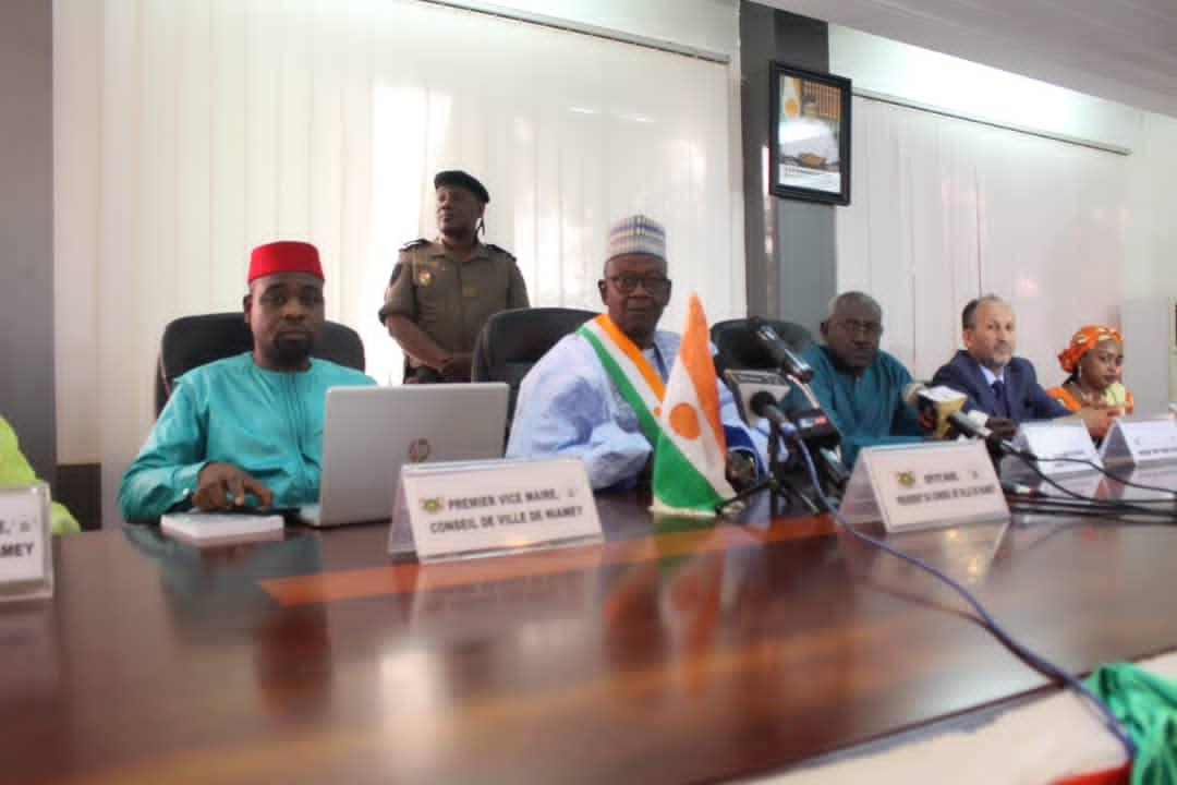 Le député-maire central de Niamey rencontre une délégation d'investisseurs marocains Le député-maire central de Niamey rencontre une délégation d'investisseurs marocains