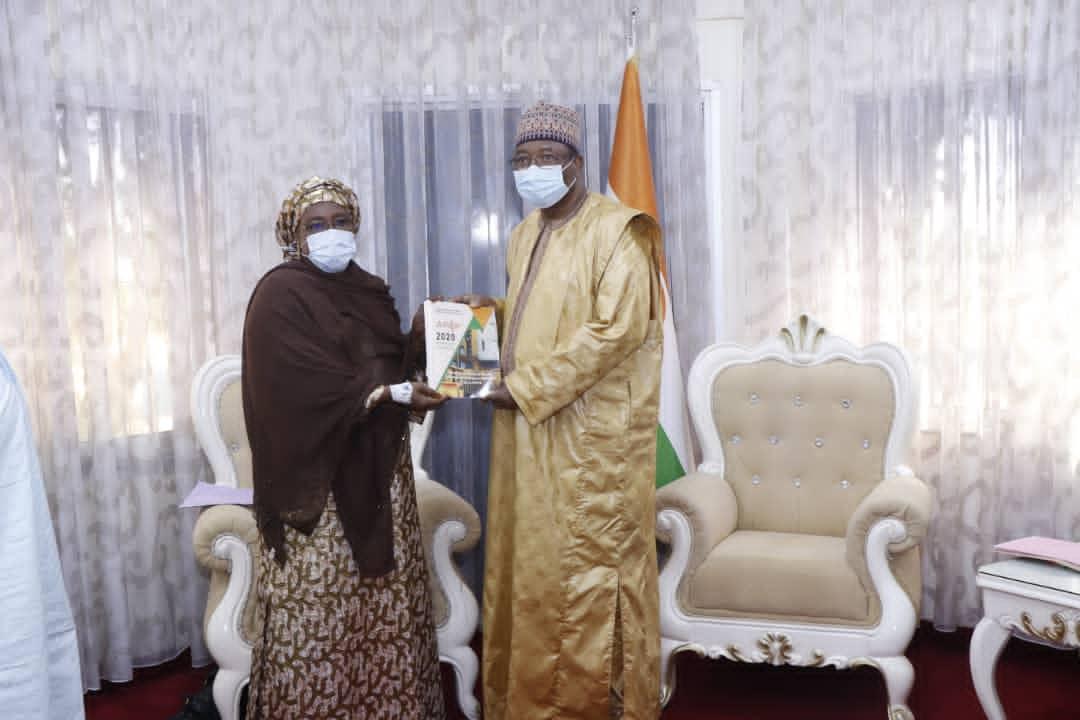 Niger : Remise du rapport annuel 2020 de l'Autorité de Régulation des Communications Électroniques et de la Poste au Premier Ministre Niger : Remise du rapport annuel 2020 de l'Autorité de Régulation des Communications Électroniques et de la Poste au Premier Ministre