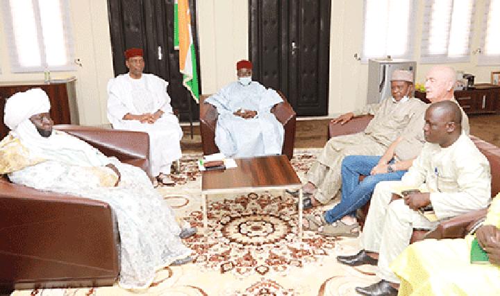 Assemblée nationale : Le premier Vice-président reçoit une délégation de l’ONG suisse ‘’Agro Sans Frontière’’ Assemblée nationale : Le premier Vice-président reçoit une délégation de l’ONG suisse ‘’Agro Sans Frontière’’