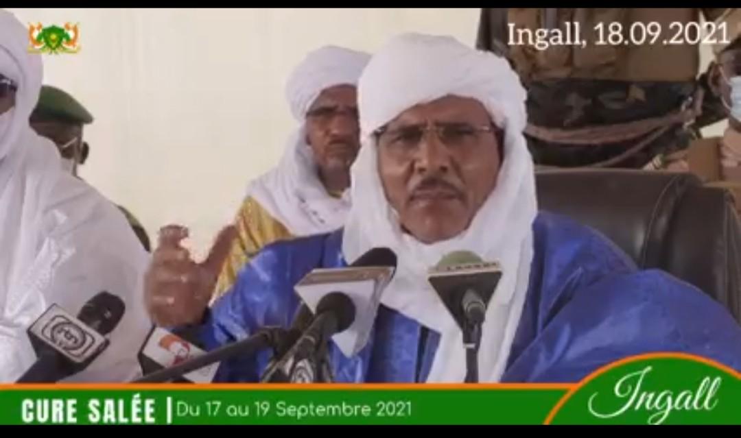 Ingall : Le Président Bazoum encourage les communautés de la zone à renforcer la paix, l’unité et la cohésion pour le bien-être des populations Ingall : Le Président Bazoum encourage les communautés de la zone à renforcer la paix, l’unité et la cohésion pour le bien-être des populations
