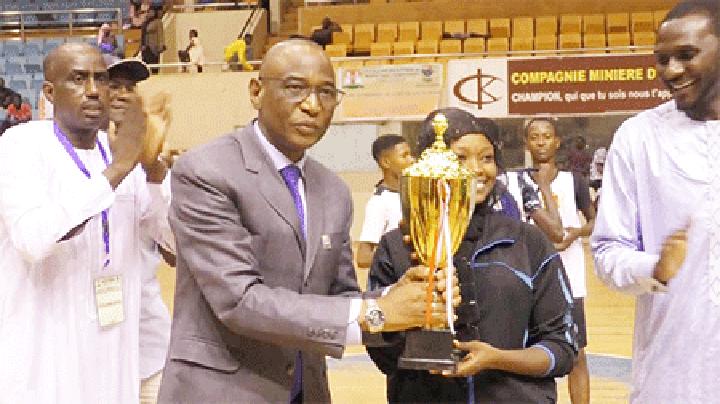 Fin de la Coupe du Président de la République de Basketball : Niamey 1 remporte le trophée en hommes et Liberty Basketball Club en dames Fin de la Coupe du Président de la République de Basketball : Niamey 1 remporte le trophée en hommes et Liberty Basketball Club en dames
