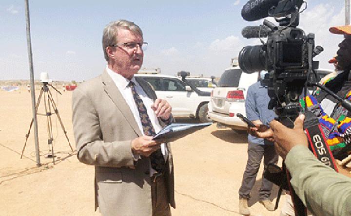 Point de presse de l’ambassadeur des Etats Unis au Niger à l’occasion de la Cure Salée : «Ce festival culturel qui célèbre l’histoire et la diversité du Niger est un exemple de ce pour quoi je dis »Le Niger se lève »», déclare SE. Éric P. Whitaker Point de presse de l’ambassadeur des Etats Unis au Niger à l’occasion de la Cure Salée : «Ce festival culturel qui célèbre l’histoire et la diversité du Niger est un exemple de ce pour quoi je dis »Le Niger se lève »», déclare SE. Éric P. Whitaker