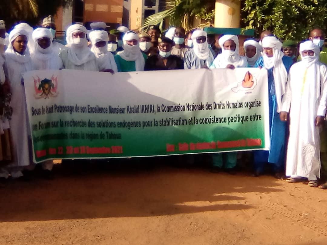 Fin à Tahoua du forum sur la recherche des solutions endogènes pour la stabilisation et la coexistence pacifique entre les communautés Fin à Tahoua du forum sur la recherche des solutions endogènes pour la stabilisation et la coexistence pacifique entre les communautés