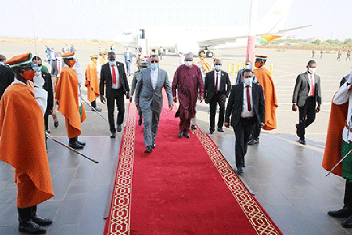 Fin des travaux de la 26ème Conférence des Nations Unies sur les Changements climatiques (COP26), à Glasgow (Royaume Uni) : Le Chef de l’Etat a regagné Niamey, hier, dans l’après-midi Fin des travaux de la 26ème Conférence des Nations Unies sur les Changements climatiques (COP26), à Glasgow (Royaume Uni) : Le Chef de l’Etat a regagné Niamey, hier, dans l’après-midi