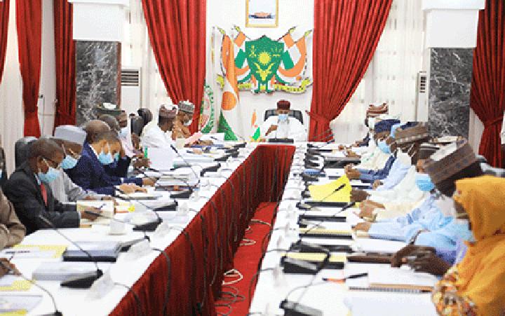 Au Conseil des ministres : Adoption de plusieurs mesures dont l’interdiction des classes en paillotes dans le préscolaire Au Conseil des ministres : Adoption de plusieurs mesures dont l’interdiction des classes en paillotes dans le préscolaire