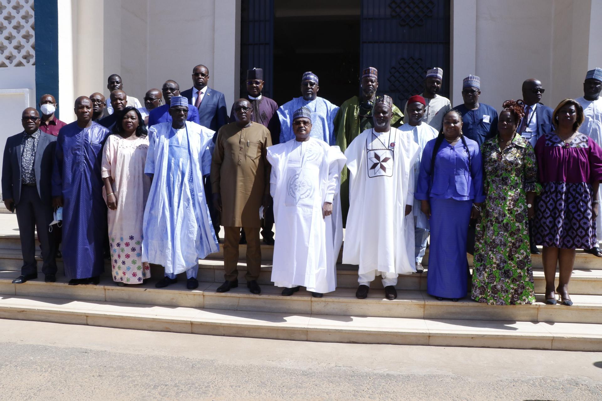 Niamey : Une délégation du parlement de la CEDEAO reçue par le président de l’assemblée nationale du Niger, Seini Oumarou Niamey : Une délégation du parlement de la CEDEAO reçue par le président de l’assemblée nationale du Niger, Seini Oumarou