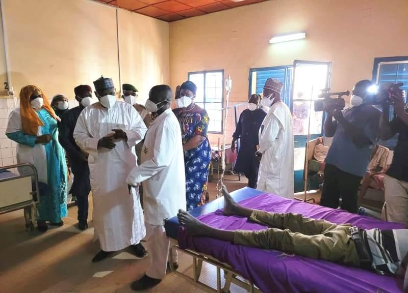 Lutte contre la Covid-19 : le ministre de la Santé visite les centres de prise en charge des malades de Niamey Lutte contre la Covid-19 : le ministre de la Santé visite les centres de prise en charge des malades de Niamey