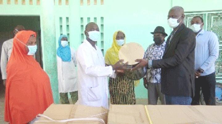 L’ONG HP+ offre du matériel médical au Centre Mère et Enfant de Zinder L’ONG HP+ offre du matériel médical au Centre Mère et Enfant de Zinder