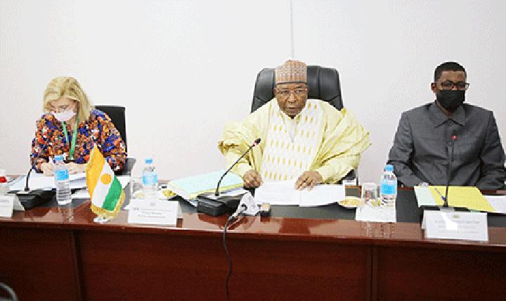 Dialogue politique entre le gouvernement et les partenaires techniques et financiers sur le secteur de l’éducation : Le Chef du gouvernement invite les PTF à accentuer leur soutien aux efforts du Niger Dialogue politique entre le gouvernement et les partenaires techniques et financiers sur le secteur de l’éducation : Le Chef du gouvernement invite les PTF à accentuer leur soutien aux efforts du Niger