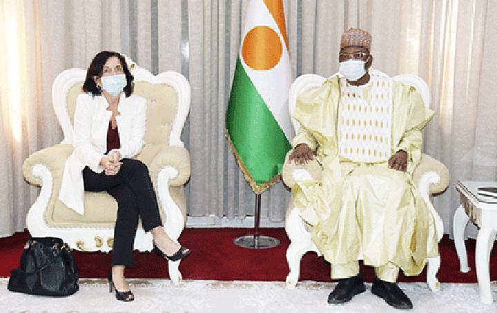 Audiences à la Primature : Le Chef du Gouvernement reçoit la Cheffe de la Coopération Suisse et le Secrétaire Permanent de l’OHADA Audiences à la Primature : Le Chef du Gouvernement reçoit la Cheffe de la Coopération Suisse et le Secrétaire Permanent de l’OHADA