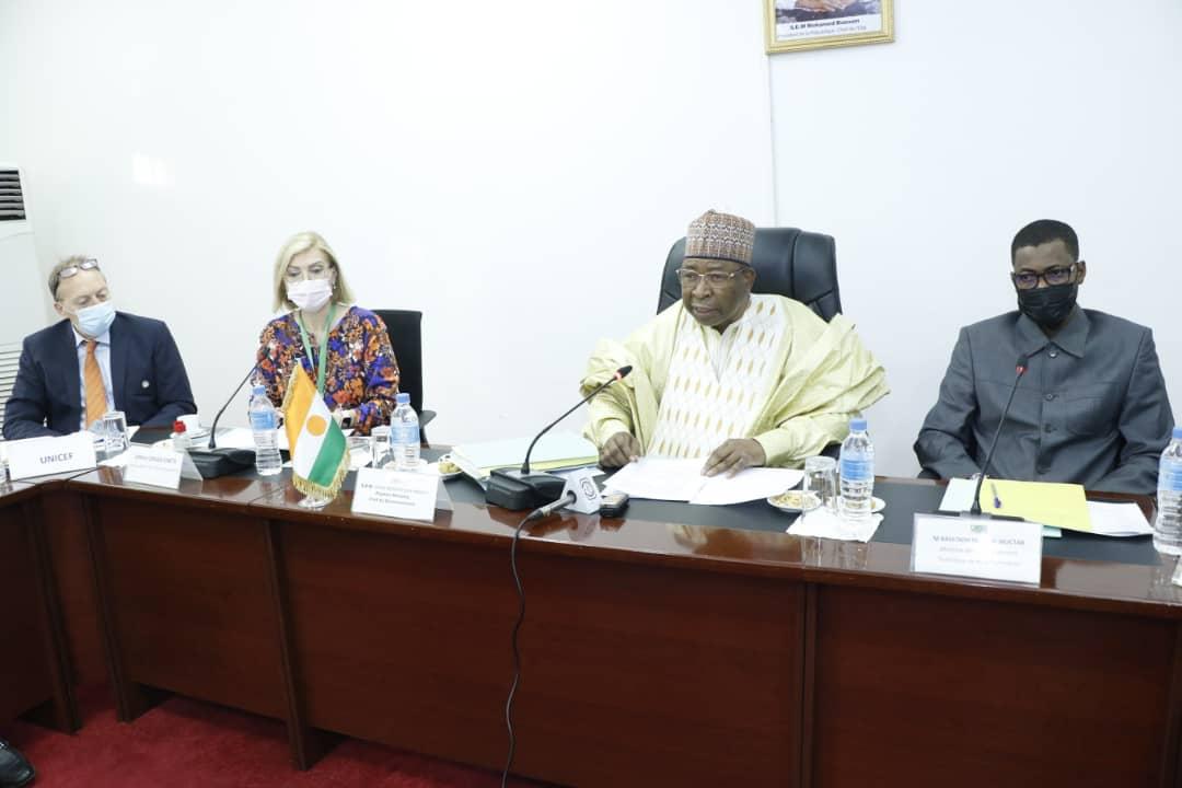 Le Premier Ministre Ouhoumoudou Mahamadou préside une session du comité de pilotage du Plan Sectoriel de l’Education et de la Formation Le Premier Ministre Ouhoumoudou Mahamadou préside une session du comité de pilotage du Plan Sectoriel de l’Education et de la Formation
