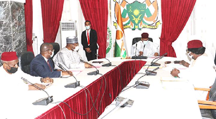 Le Chef de l’Etat préside une réunion du Conseil Supérieur de la Défense Nationale Le Chef de l’Etat préside une réunion du Conseil Supérieur de la Défense Nationale