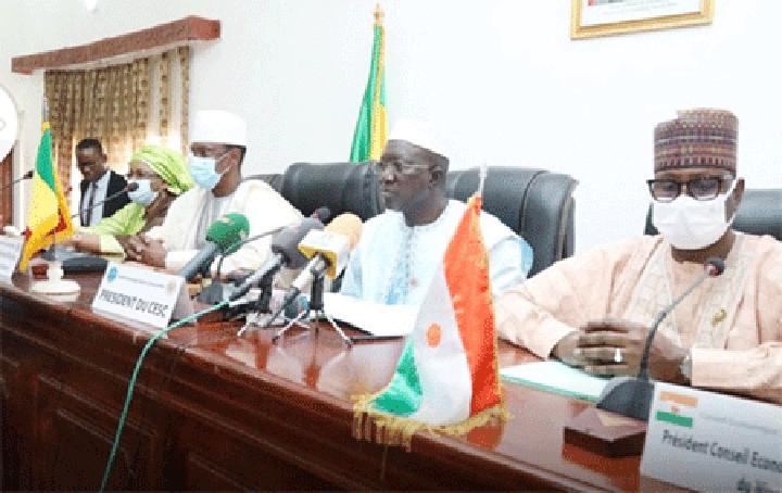 Mission du président du CESOC à Bamako au Mali : Malam Ligari Maïrou prend par à la 1ère session du CESC avant d’être reçu par les plus hautes autorités de la transition Mission du président du CESOC à Bamako au Mali : Malam Ligari Maïrou prend par à la 1ère session du CESC avant d’être reçu par les plus hautes autorités de la transition