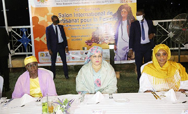 Clôture du Salon international de l’artisanat pour la femme (SAFEM) : Les objectifs fixés atteints, des résultats encourageants obtenus, selon la ministre en charge de la Promotion de la femme Clôture du Salon international de l’artisanat pour la femme (SAFEM) : Les objectifs fixés atteints, des résultats encourageants obtenus, selon la ministre en charge de la Promotion de la femme