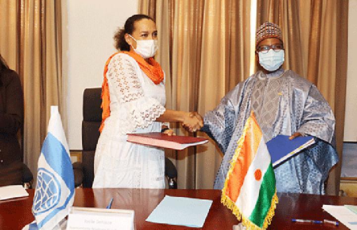 Signature d’accords de financement entre le Niger et la Banque Mondiale : Plus de 288 milliards de francs CFA seront versés à deux projets Signature d’accords de financement entre le Niger et la Banque Mondiale : Plus de 288 milliards de francs CFA seront versés à deux projets