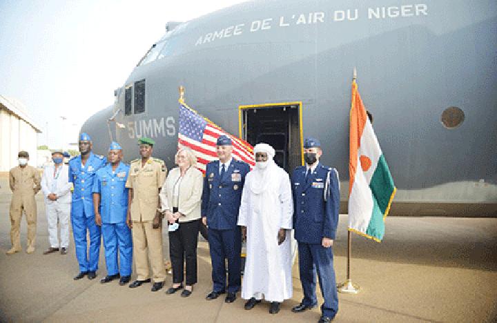 Coopération Nigéro-américaine : Le ministre de la Défense nationale réceptionne le 2ème avion militaire « Hercule » C-130 des FAN