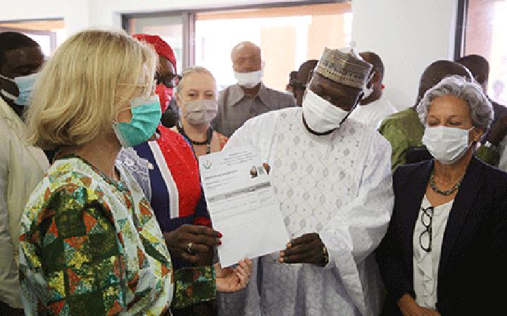 Lancement de la quatrième campagne de vaccination contre la Covid-19 et la carte de vaccination sécurisée : Près de deux millions de doses de vaccin pour sécuriser la santé des populations Lancement de la quatrième campagne de vaccination contre la Covid-19 et la carte de vaccination sécurisée : Près de deux millions de doses de vaccin pour sécuriser la santé des populations