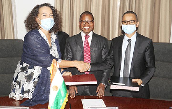 Signature d’un accord de financement entre le Ministère du Plan et la Banque Mondiale : Environ 145 milliards de FCFA en don budgétaire et prêt Signature d’un accord de financement entre le Ministère du Plan et la Banque Mondiale : Environ 145 milliards de FCFA en don budgétaire et prêt