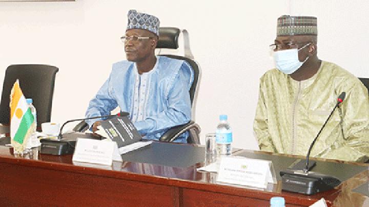 5ème Réunion du Comité d’orientation du Mécanisme de Réponse immédiate : Faire le point des activités et identifier des pistes pour un soutien constant aux couches vulnérables de la population 5ème Réunion du Comité d’orientation du Mécanisme de Réponse immédiate : Faire le point des activités et identifier des pistes pour un soutien constant aux couches vulnérables de la population