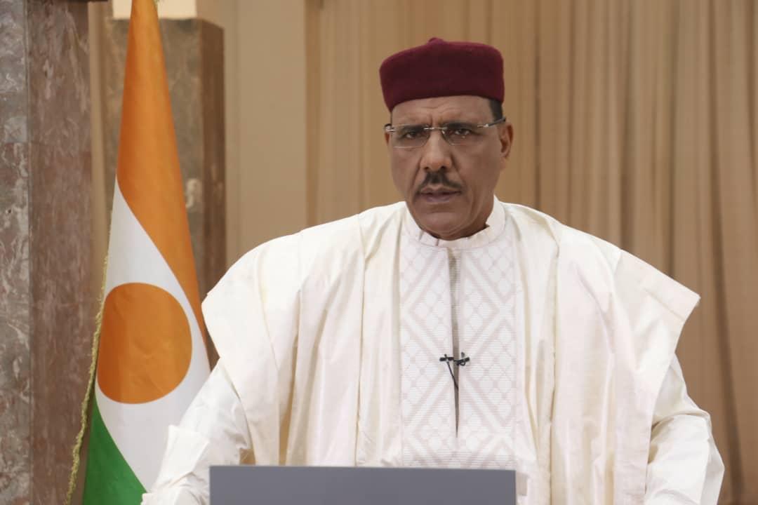 Gala de la République : Le Président de République rencontre les anciens joueurs africains présents à Niamey Gala de la République : Le Président de République rencontre les anciens joueurs africains présents à Niamey