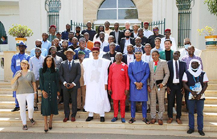 A la Présidence de la république : Le Chef de l’Etat reçoit une délégation des légendes du football africain A la Présidence de la république : Le Chef de l’Etat reçoit une délégation des légendes du football africain