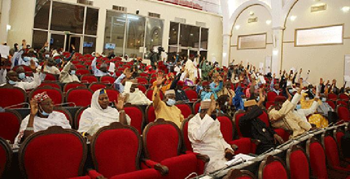 Assemblée Nationale : Six (6) projets textes de ratification adoptés dont un sur la loi habilitant le gouvernement à prendre des ordonnances pendant l’intersession Assemblée Nationale : Six (6) projets textes de ratification adoptés dont un sur la loi habilitant le gouvernement à prendre des ordonnances pendant l’intersession