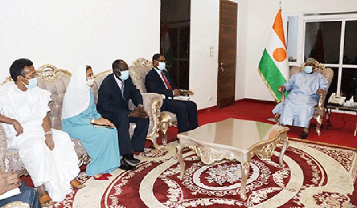 Assemblé nationale : SE. Seini Oumarou reçoit une délégation de l’Organisation de la Coopération Islamique (OCI) Assemblé nationale : SE. Seini Oumarou reçoit une délégation de l’Organisation de la Coopération Islamique (OCI)