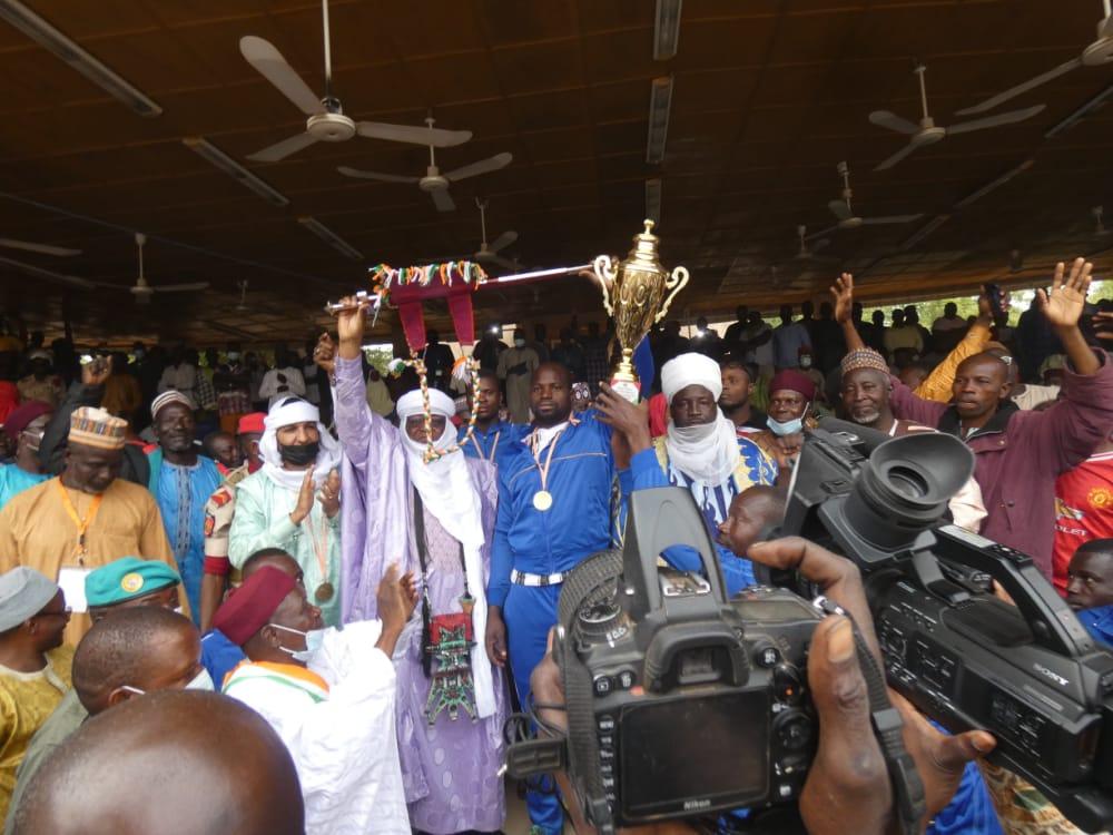 42ème édition de lutte traditionnelle au Niger : La région de Dosso accueille Issaka Issaka, le champion 42ème édition de lutte traditionnelle au Niger : La région de Dosso accueille Issaka Issaka, le champion