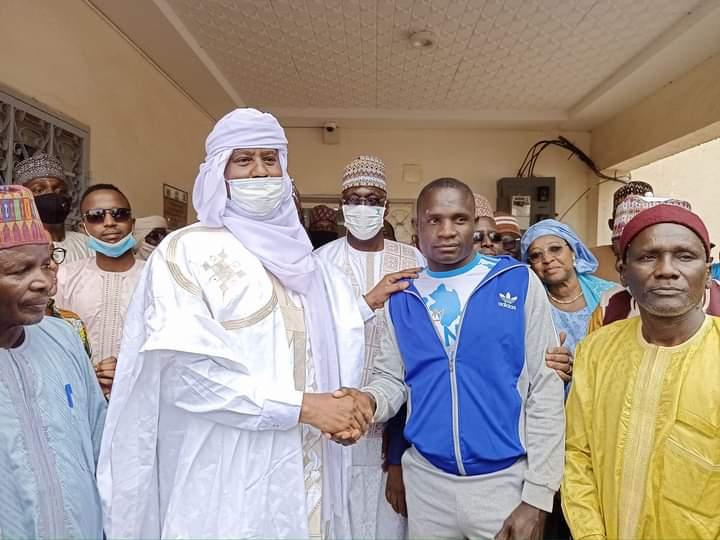 Fin du 42ème championnat de lutte traditionnelle au Niger: La population de Diffa accueille les lutteurs ayant représenté la région Fin du 42ème championnat de lutte traditionnelle au Niger: La population de Diffa accueille les lutteurs ayant représenté la région