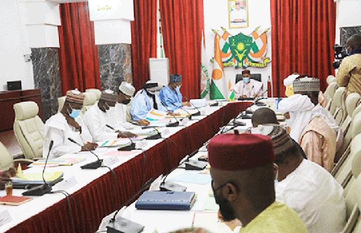 Au Conseil des ministres : Le Gouvernement adopte plusieurs projets de textes dont celui portant loi minière Au Conseil des ministres : Le Gouvernement adopte plusieurs projets de textes dont celui portant loi minière