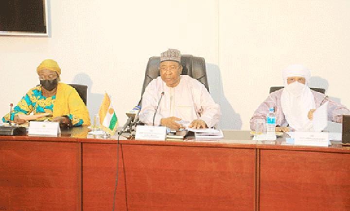 Au cabinet du Premier Ministre : SE Ouhoumoudou Mahamadou préside la 1ère réunion du comité de supervision du Dispositif National ITIE Niger