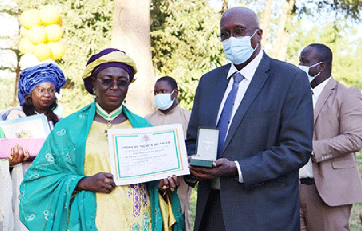 Présentation des vœux de nouvel an au ministère des Mines : Le représentant sortant d’Orano Mining élevé au grade de Chevalier dans l’Ordre de Mérite du Niger Présentation des vœux de nouvel an au ministère des Mines : Le représentant sortant d’Orano Mining élevé au grade de Chevalier dans l’Ordre de Mérite du Niger