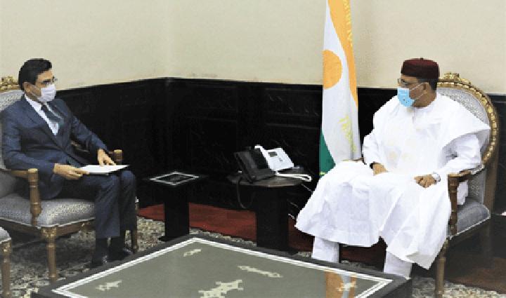 Au Palais Présidentiel : Le Chef de l’Etat reçoit l’Ambassadeur de Turquie et le Représentant résident de l’UNFPA au Niger Au Palais Présidentiel : Le Chef de l’Etat reçoit l’Ambassadeur de Turquie et le Représentant résident de l’UNFPA au Niger